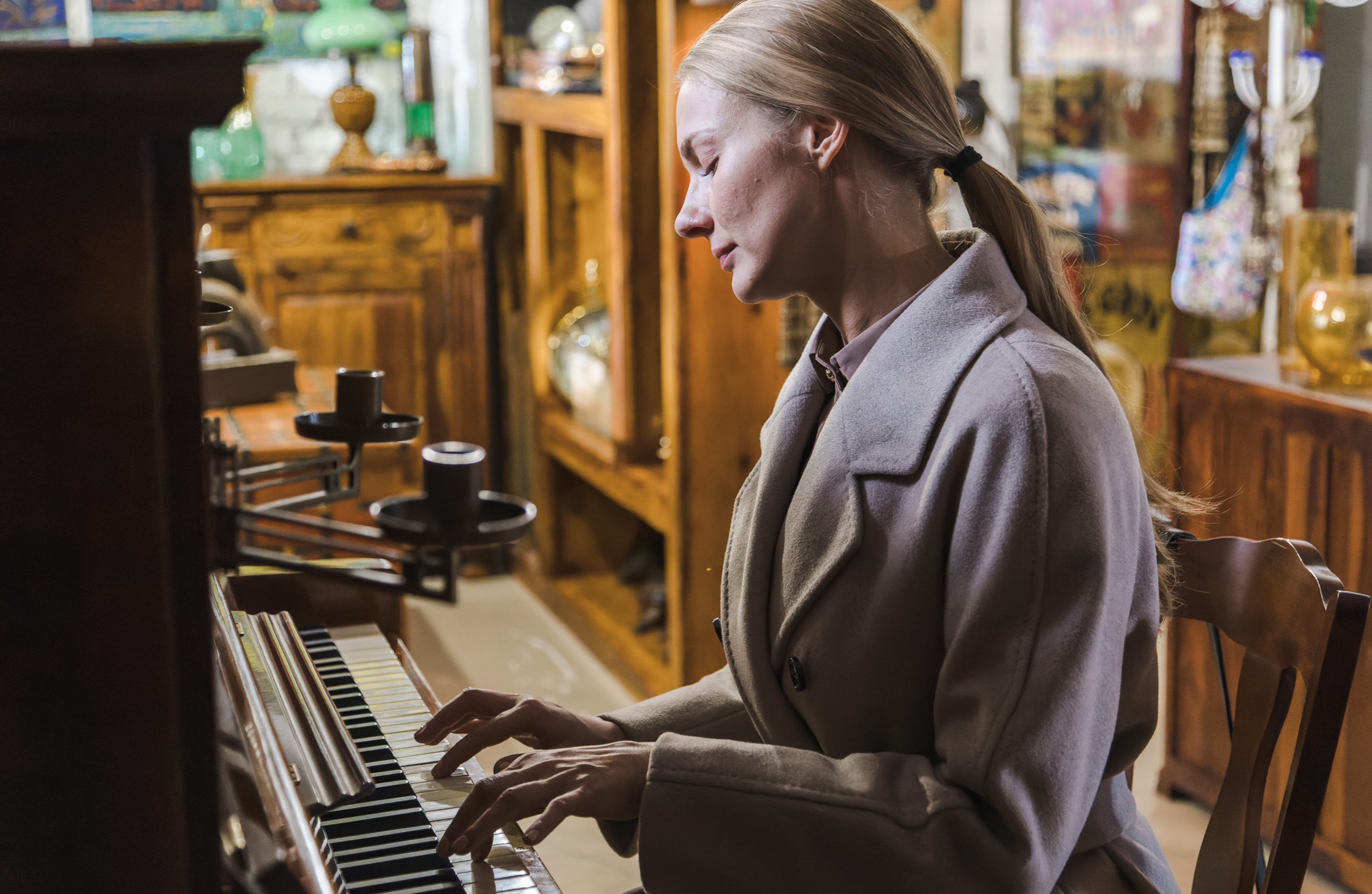 THE OLD PIANO