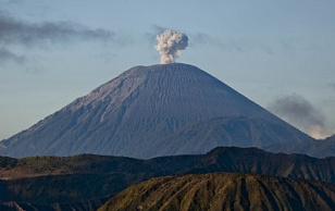 KAMCHATKA: LIFE ON A VOLCANO